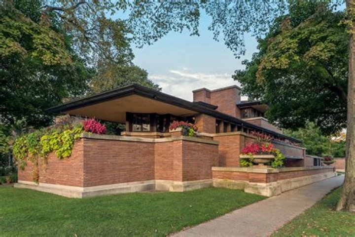 What is Frank Lloyd Wright Prairie style?